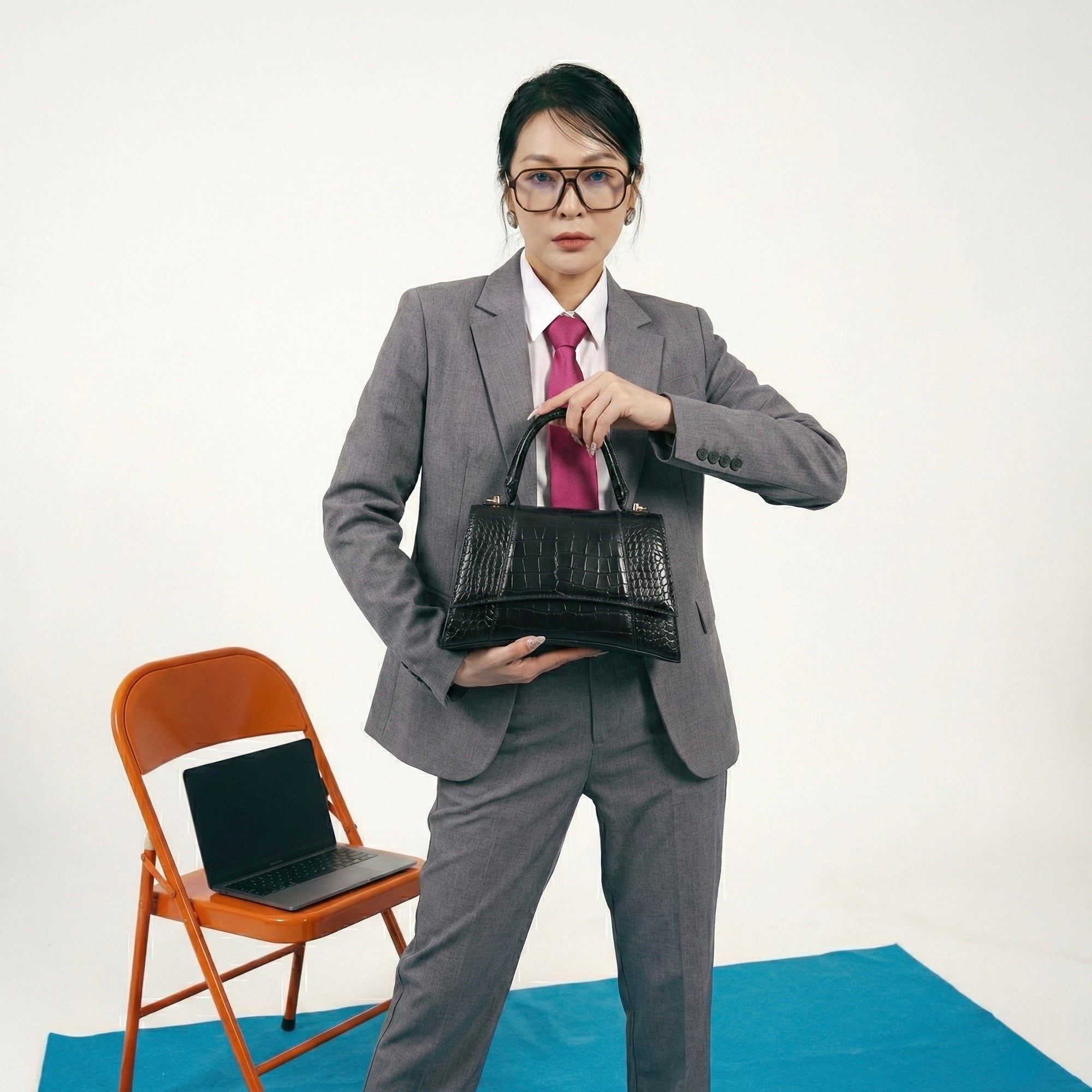 حقيبة يد بنمط التمساح على شكل الساعة الرملية