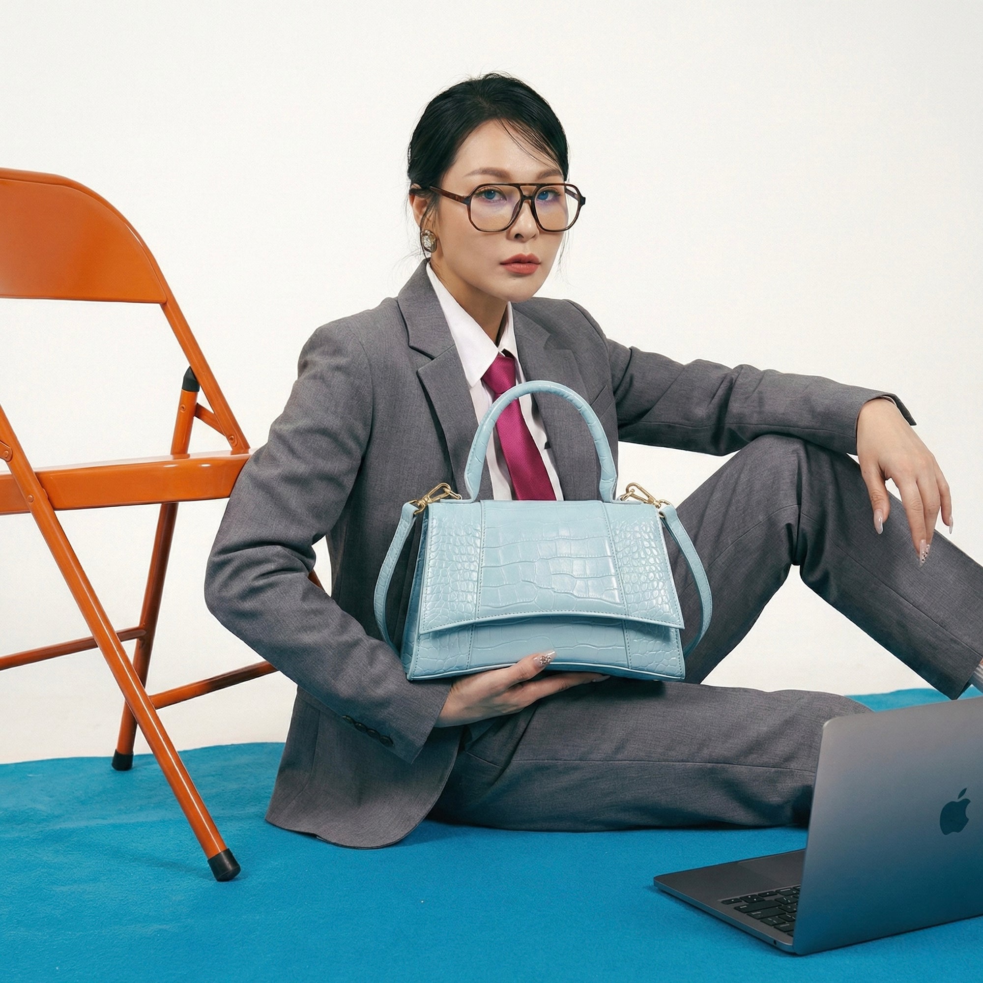 حقيبة يد بنمط التمساح على شكل الساعة الرملية