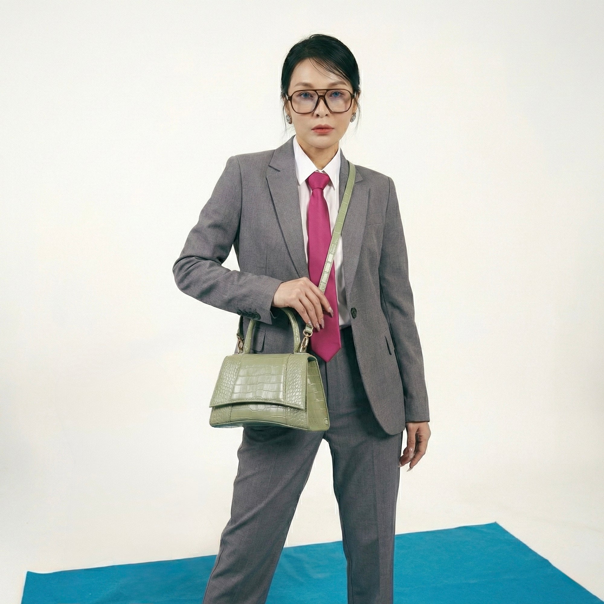 حقيبة يد بنمط التمساح على شكل الساعة الرملية