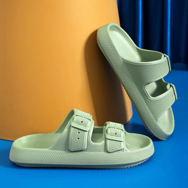 Sandalen mit Riemen und Schnalle