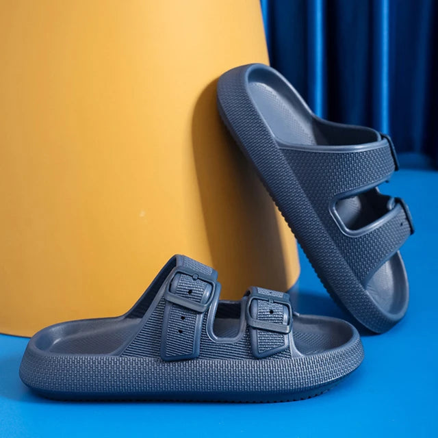 Sandalen mit Riemen und Schnalle