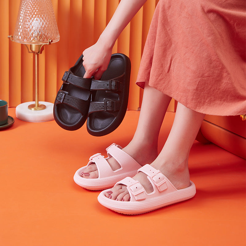Sandalen mit Riemen und Schnalle